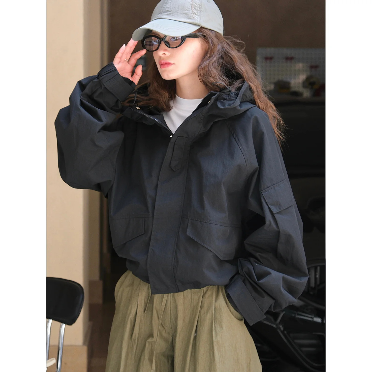 Autumn Outdoor Style Stand Up Collar Hooded with Loose Silhouette, Slimming Casual Jacket for Women