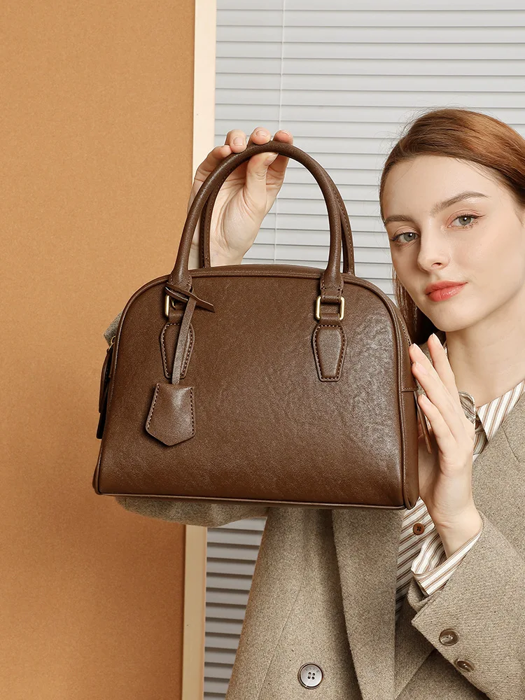 

New minimalist Boston bowling ball-shaped leather handbag with premium feel made of top-grain cowhide Large capacity Pillow bag