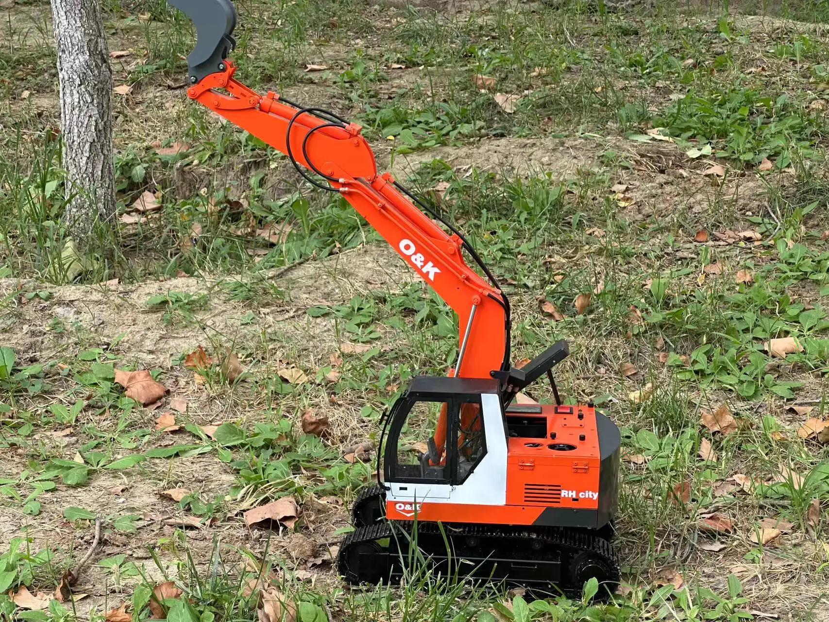 1/12 Scale RC Hydraulic Excavator Model Remote Control Engineering Construction Machine Toy for Outdoor
