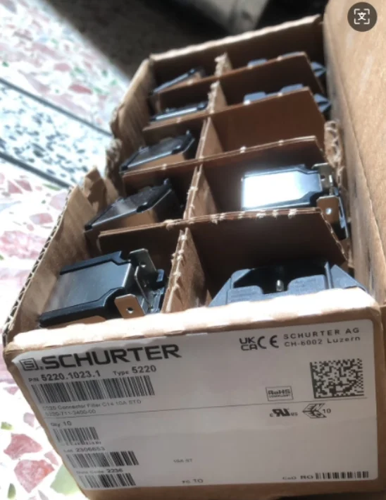 1PCS/LOT  5220.1023.1  5220-711-2400-00   SCH UR TER 125/250VAC