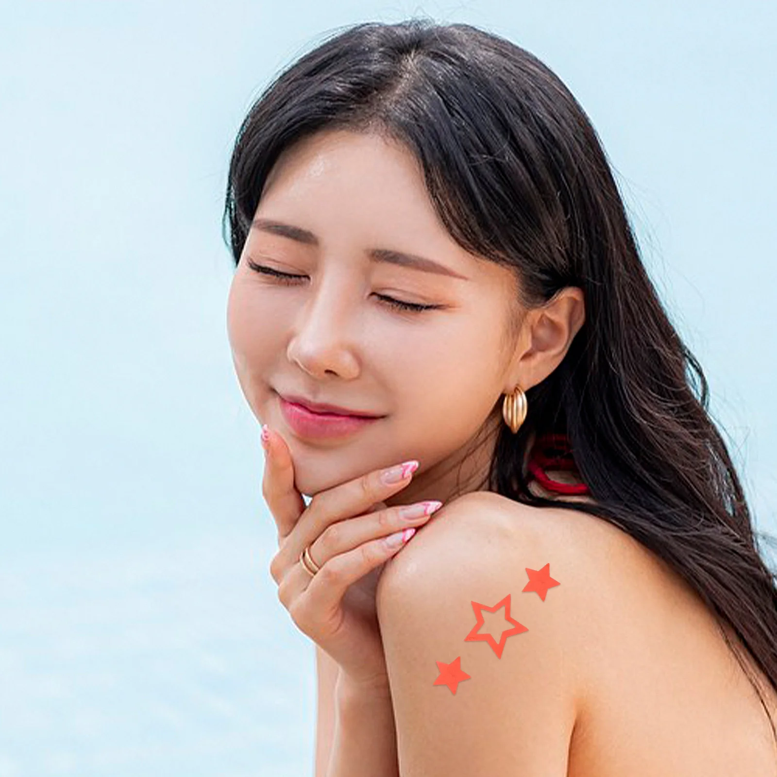 

500Pcs Self Adhesive Star Tanning Stickers Perforated Body Decals Sunbathing Stickers Roll for Women Adults Girls