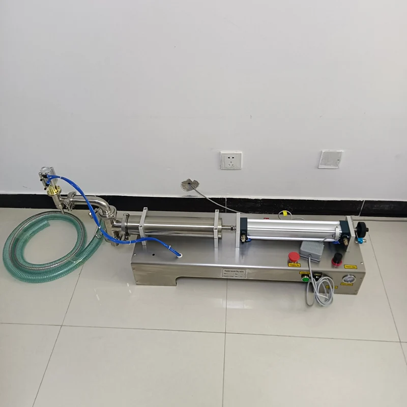 آلة تعبئة كمية سائلة برأس واحد من الفولاذ المقاوم للصدأ آلة تعبئة هوائية أفقية حليب النبيذ المشروبات