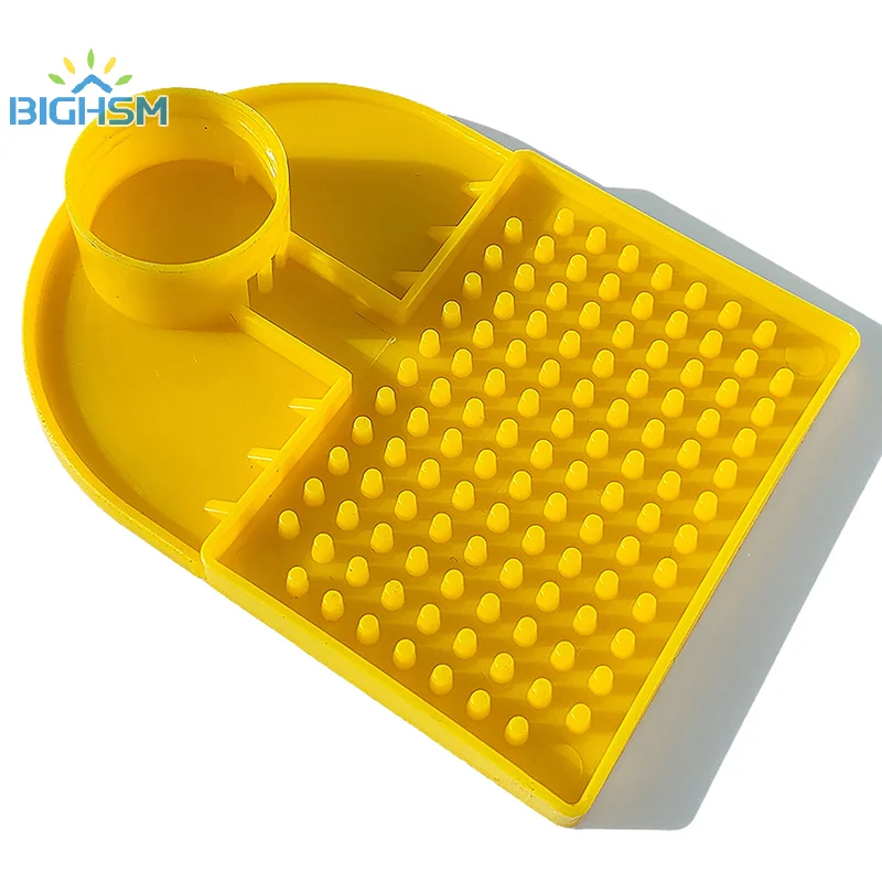 Alimentador de agua piezas abejas, nuevo diseño, entrada en colmena, adaptador interno de botella Mineral, suministros de apicultura antiahogo, 1 unidad