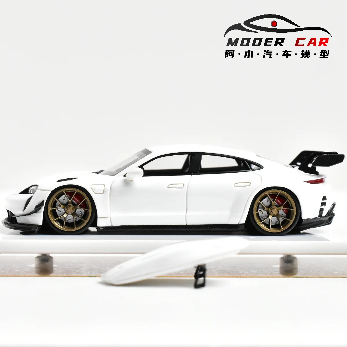 

Модель автомобиля ZEPHYR Compact из литой смолы, масштаб 1:64, серия 404Error