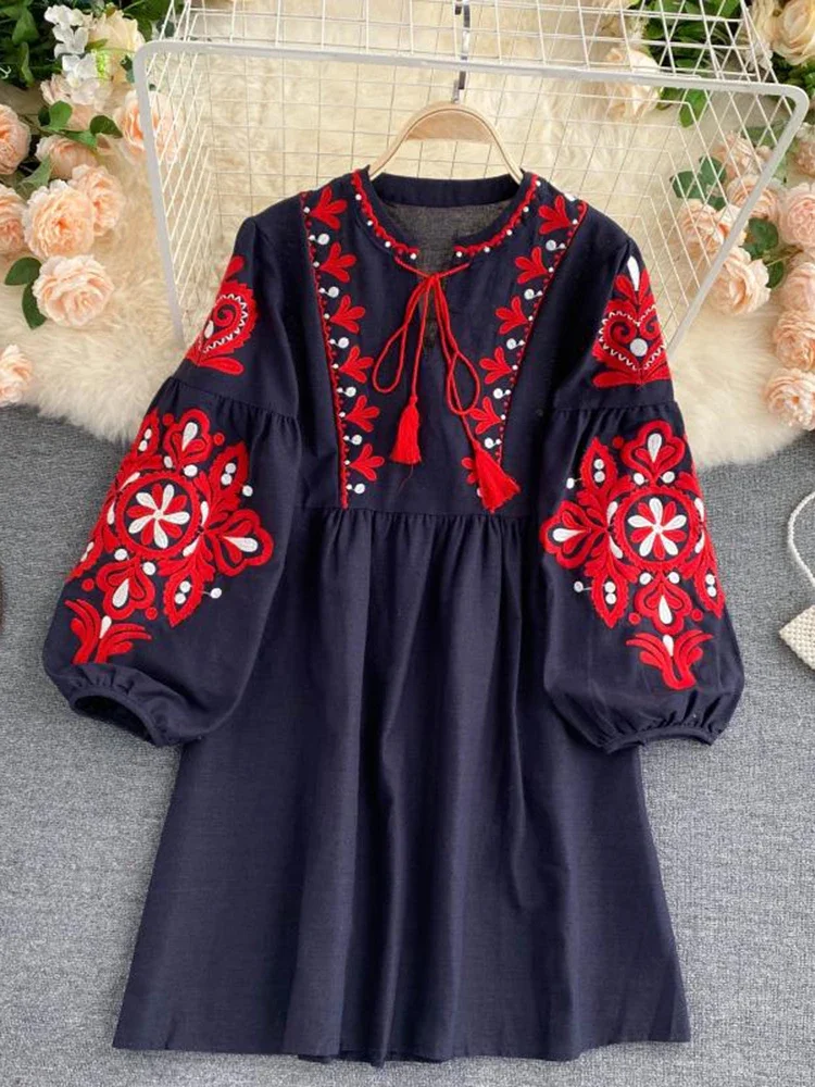 Spring Autumn Women\'s Retro Ethnic Embroidered Dress Lantern Sleeves Bohemian Holiday Dress Women GD678