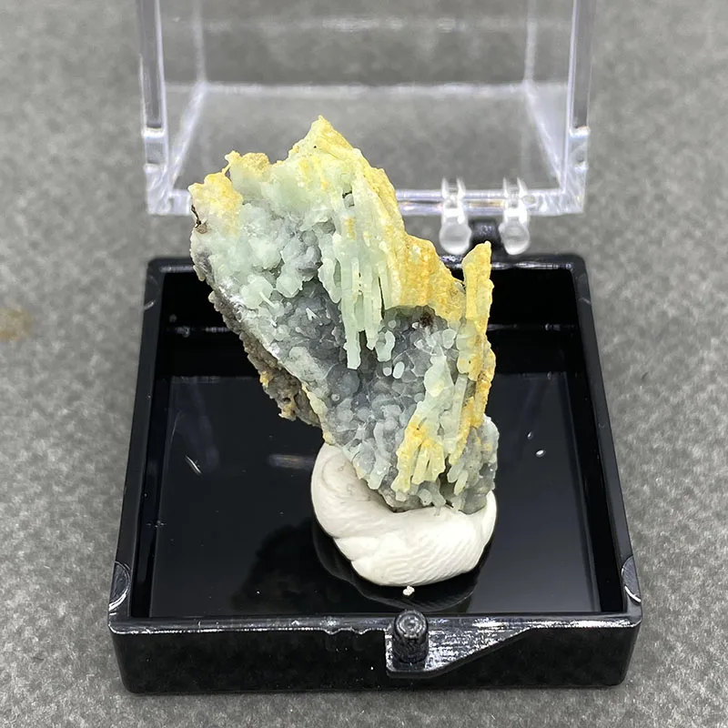 100% natural gibbsite (fluorescence effect green) original crystal mineral specimen +Box size：35*35*35mm