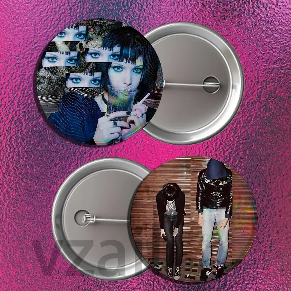 C-Crystal Castles Band Amnesty Badges 25 32 44 58 75 mm Round Customizable Wholesale Fan goods Self-made fan freebies TH