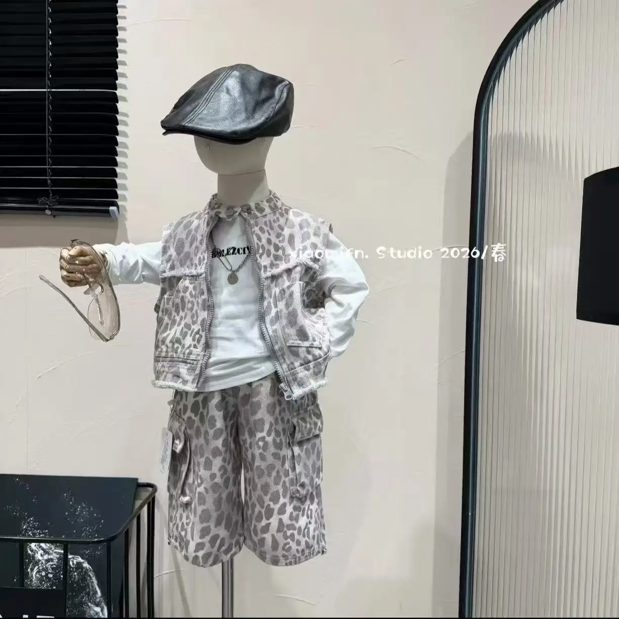 Fashion Spring and Autumn New Childrens Wear Korean Style Boys and Girls Foreign Leopard Print Vest T-shirt Pants Three Sets