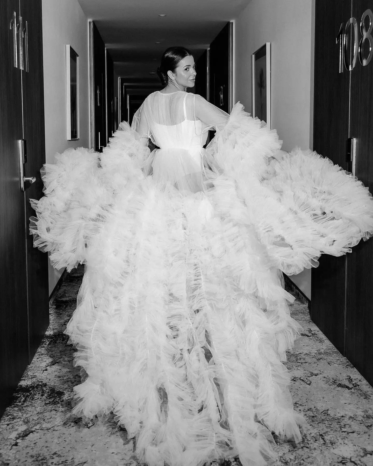 White Women Wedding Pregnant Prom Dress Photo Shoot Tiered Tulle Full Sleeves Bridal Morning Robe Tulle Customized Party Gown
