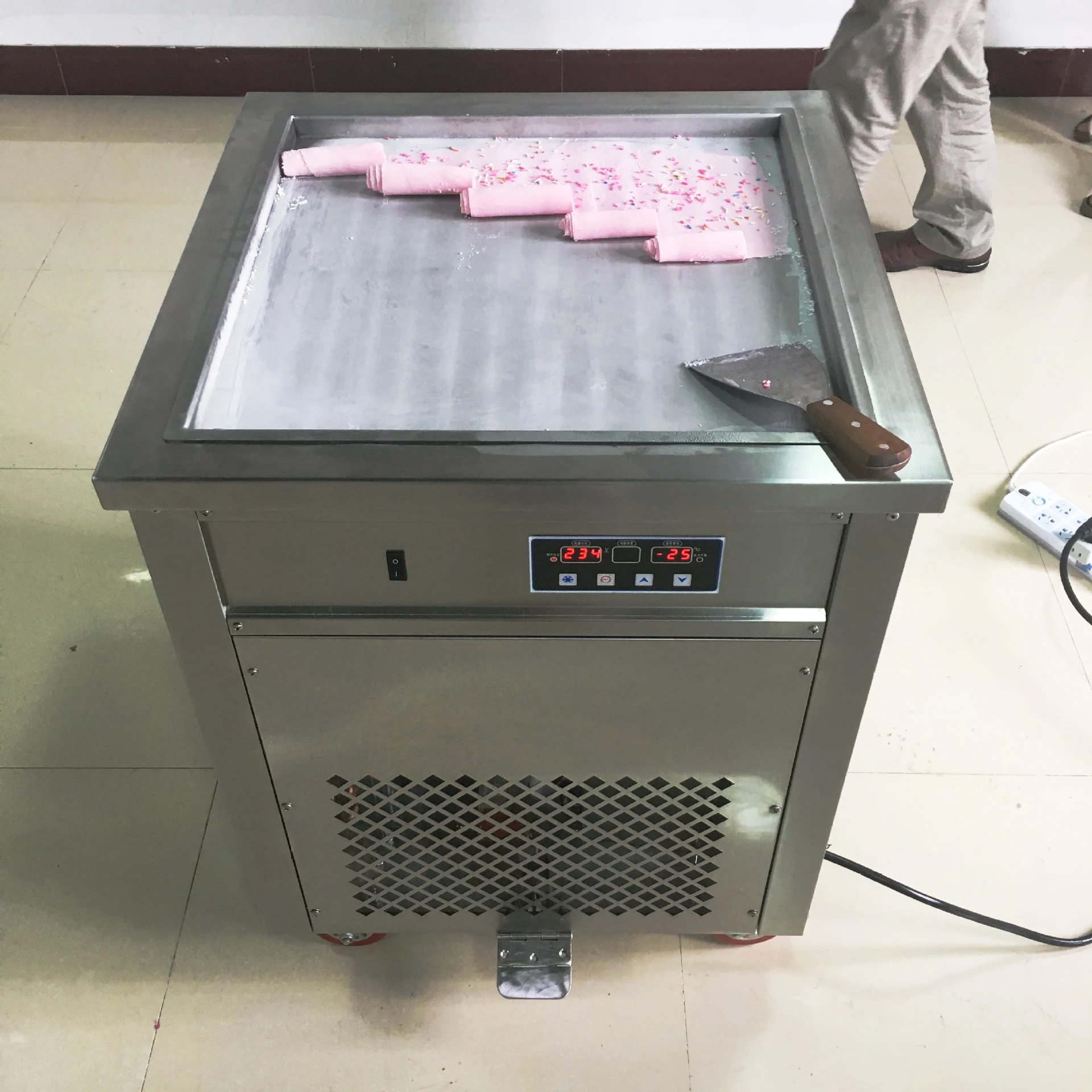 Intelligent Commercial Fried Yogurt Fried Ice Cream Machine with Square Pan Thai-Style CE Certified