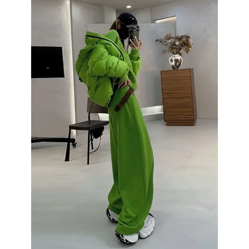 A New Korean-style Trendy Fashionable Winter Suit Women Featuring Slimming Green Sweater with Fleece Warmth Curved Casual Pants