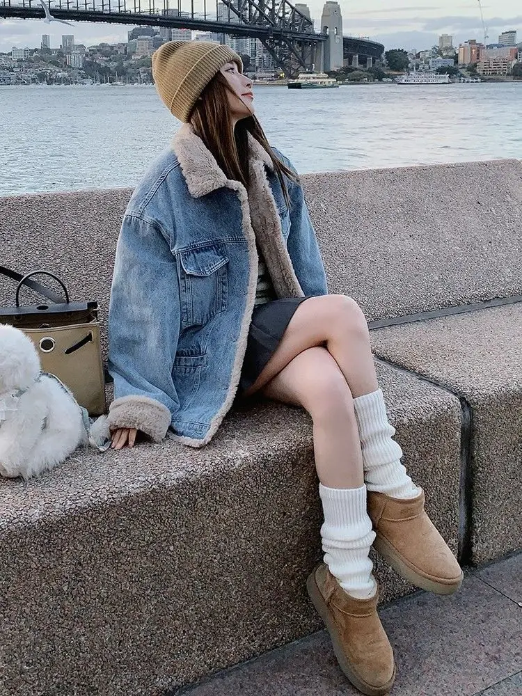 

Джинсовое пальто Buttions, меховое плюшевое женское осеннее дышащее расклешенное реглан, эстетика Highstreet, повседневные офисные повседневные вентиляционные отверстия на пуговицах