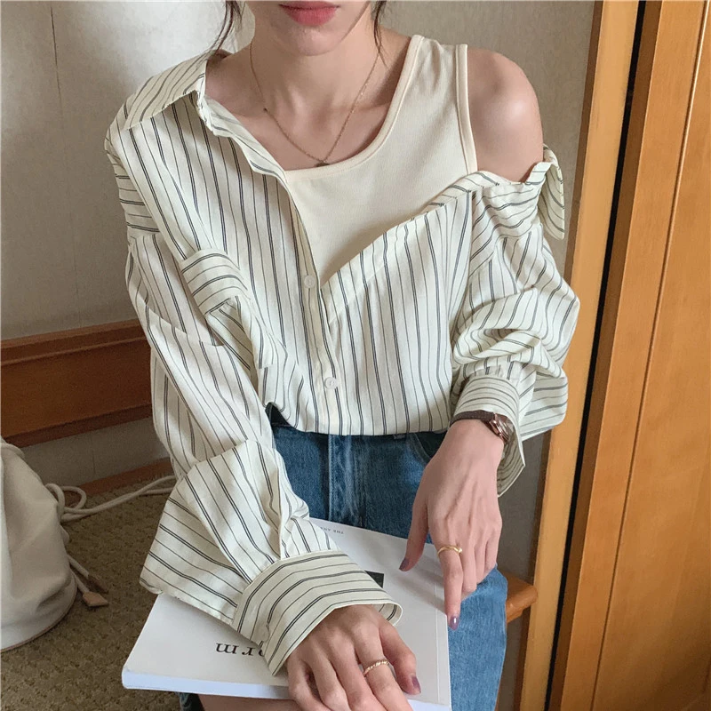 Csa Fena de Manga Longa Estilo Coreano com Design de Ombro Descoberto, Gola , Botões, Ajuste Solto e Padrão t