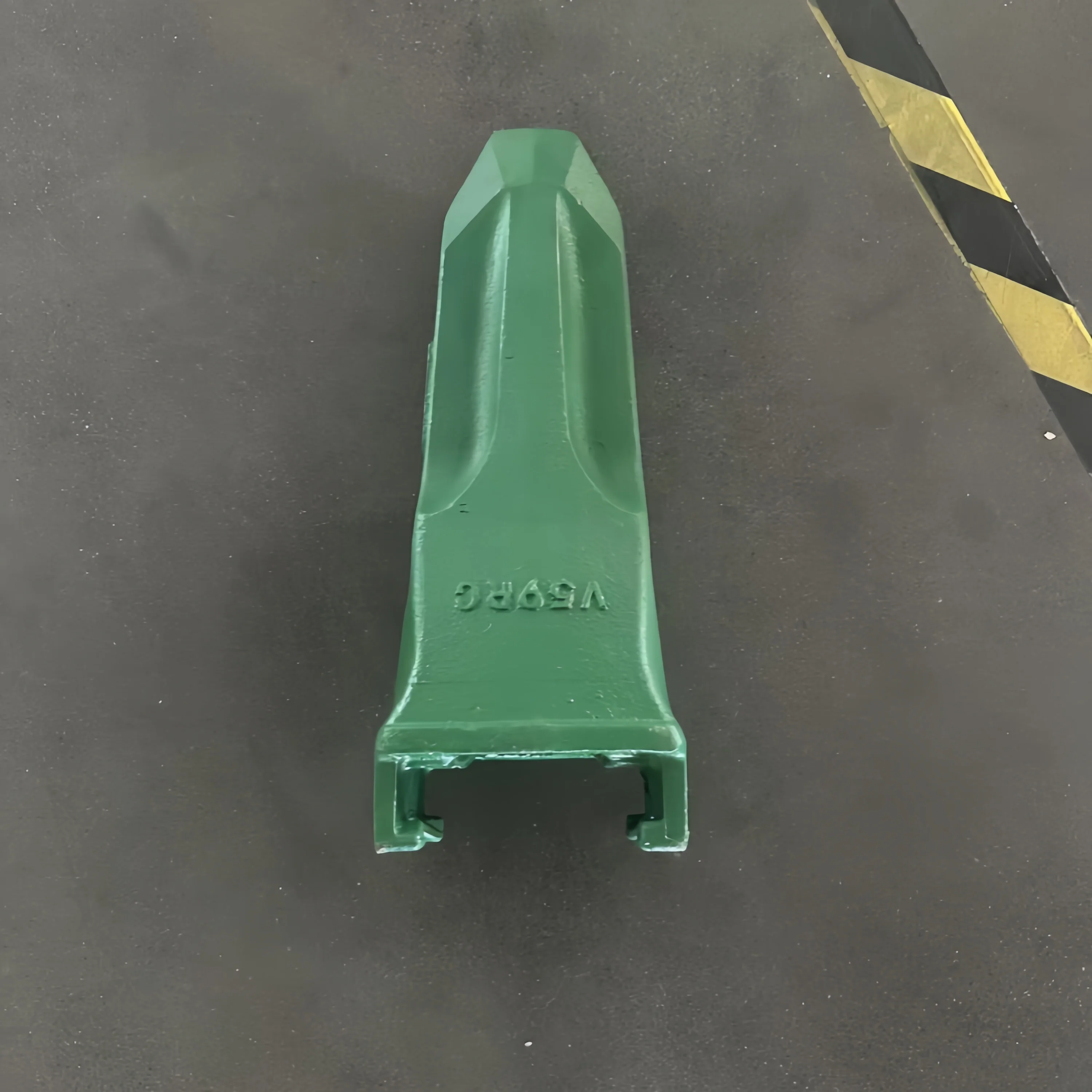 Iron Excavator Shovel Bucket Tooth Essential Mining Machine Parts with Part Number 4472424