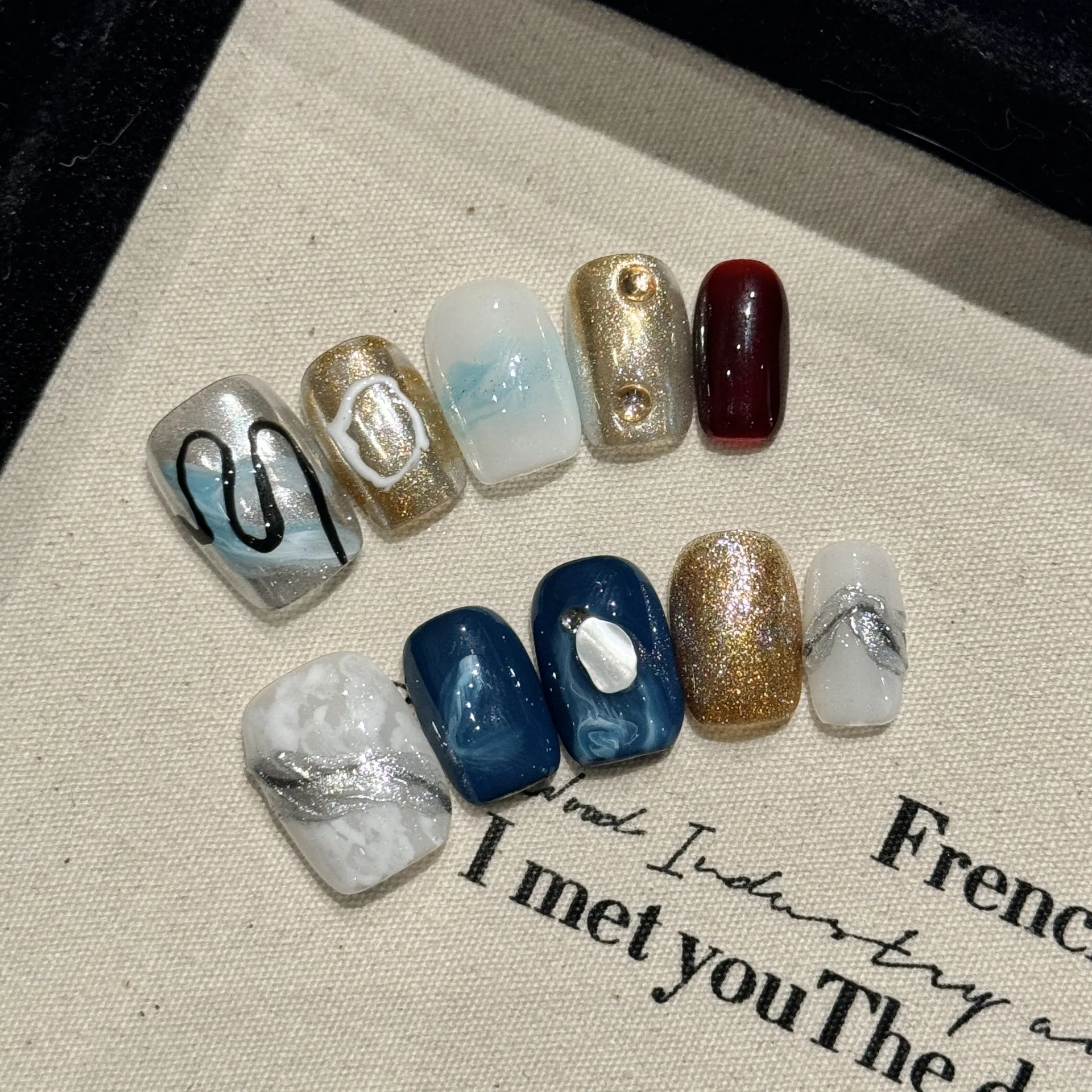 10 pçs misterioso escuro curto imprensa em unhas com brilho de prata dourado retro arte do prego pintado à mão wearable acabado ferramentas de unhas