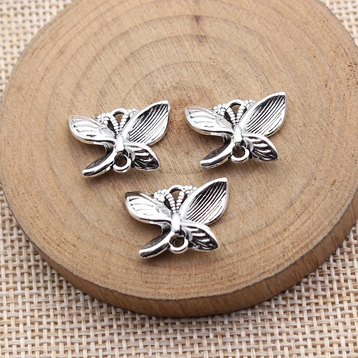 10Pcs/Lot 18*13mm Antique Silver Color Butterfly Charms For Bracelets Necklace Pendant DIY Handmade Jewelry Making Accessories