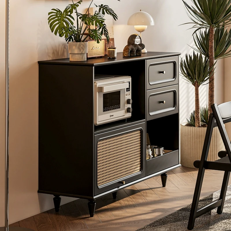 Horno microondas retro, mueble lateral, mueble para té negro de comedor pequeño, mueble para horno empotrado de madera maciza con pies altos.