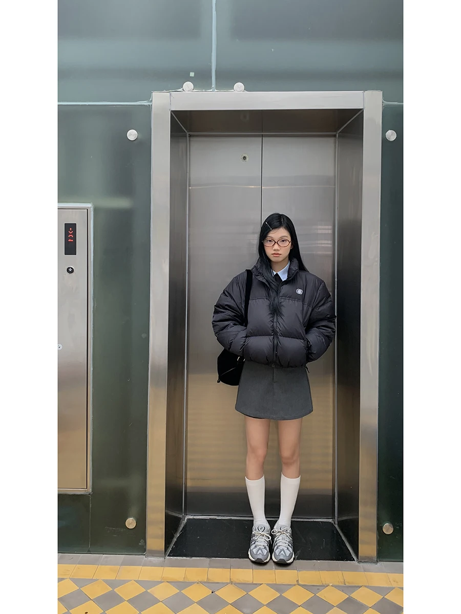 스타일리시 숏 다운 재킷 여성용 겨울 2025 신상 고급스러운 느낌 뭉툭하지 않은 블랙 패션 아우터웨어 레드 개성 쇼핑