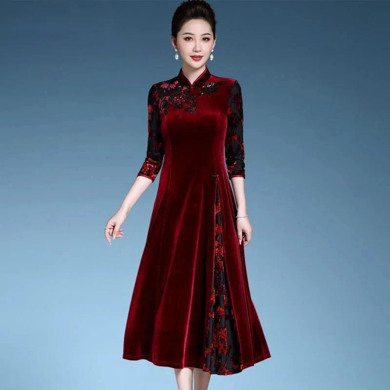 2024 Spring Autumn Middle-Aged Mother Fashion Embroidery Gold Velvet Dress Women Temperament Elegant Slim Party Dresses Female