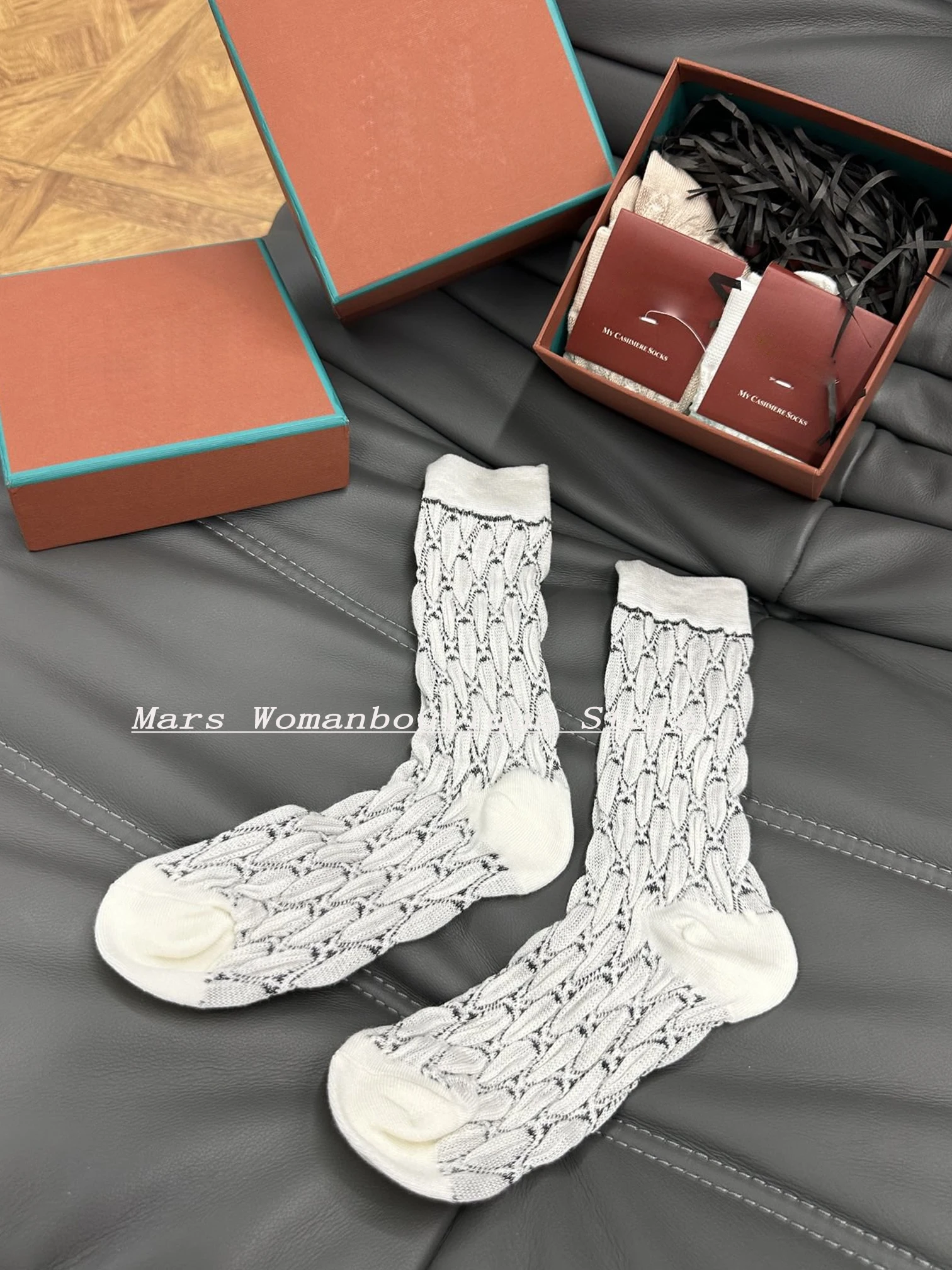 Soft and Delicate Cashmere Socks for Women, Skin-Friendly, Sweat-Absorbent, Warm and Deodorant, Five Colors, L, P