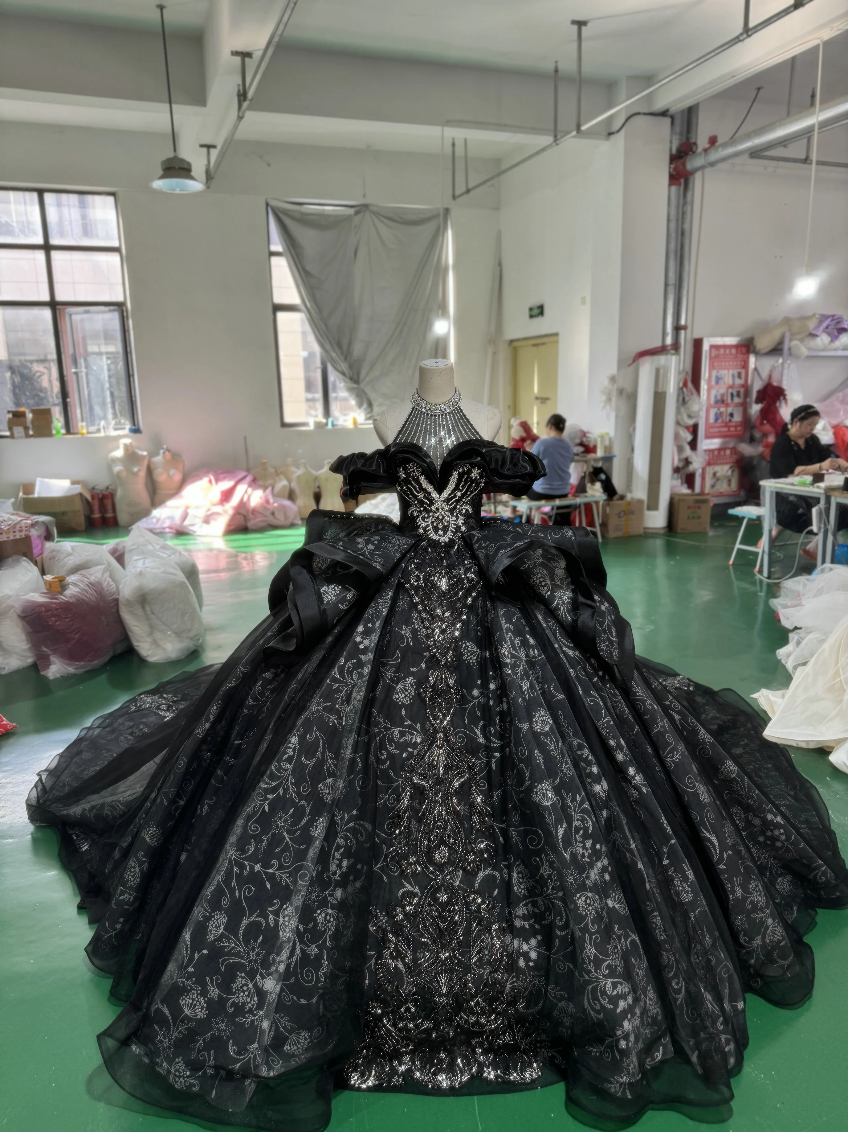 

Halter Neck Black Quince Dress Luxury Custom Made Vestidos De XV Anos 2025 Ball Gown Princess Dress