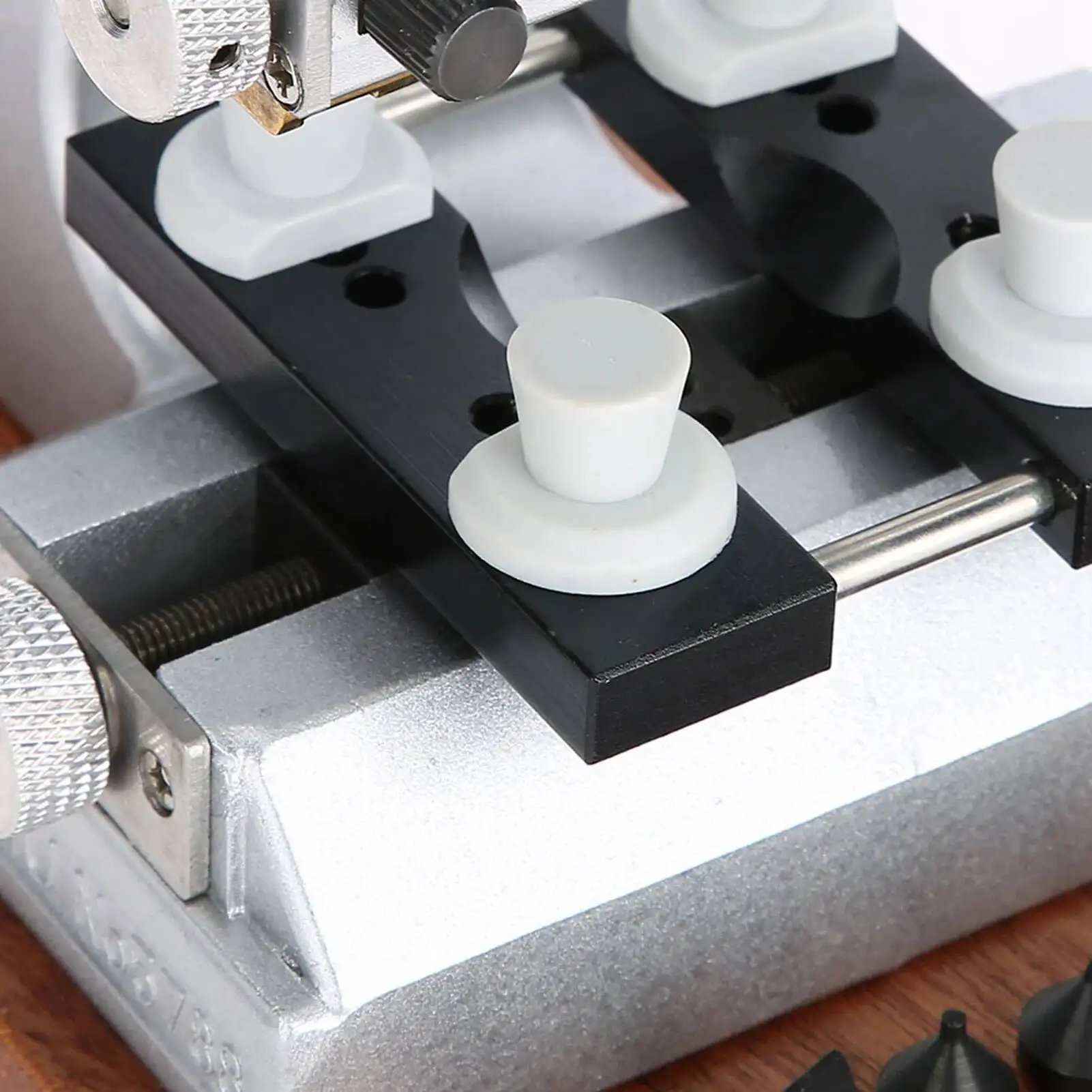 أدوات إصلاح الساعة 5700 #   فتاحة مقاعد البدلاء مع أداة إصلاح صانع الساعات بقاعدة معدنية لأدوات فتح الطاولة المزيل لساعة تيودور