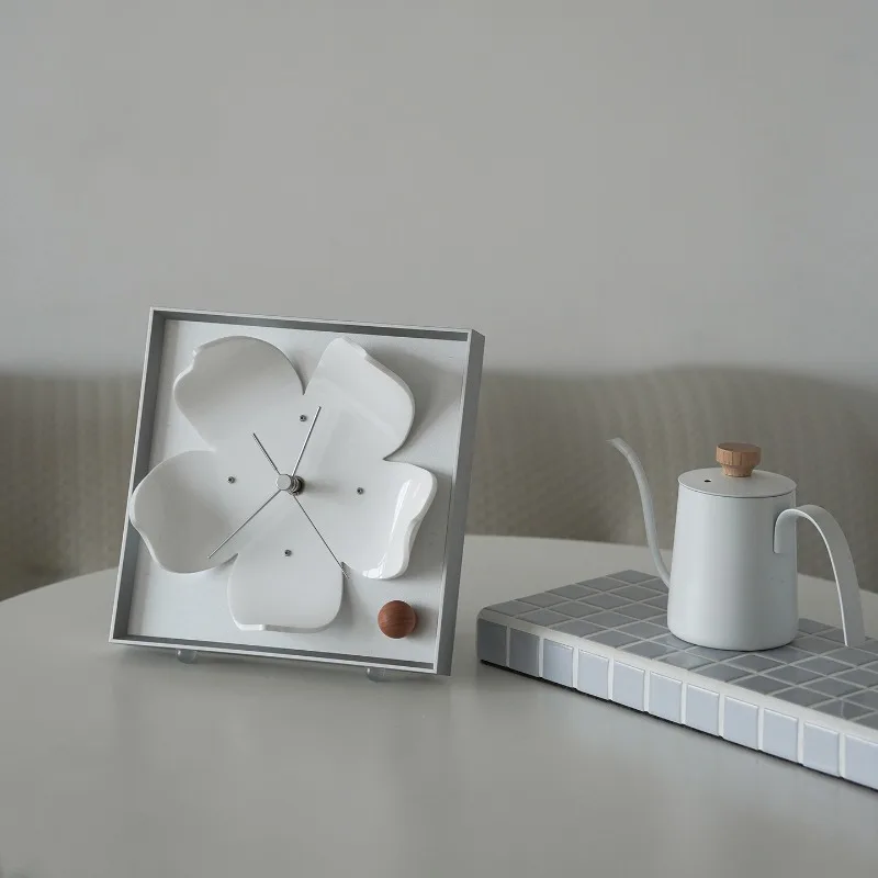 

Original Flower Wall Clock Nordic Table Clock for Living Room Fashion Metal Timepiece with Minimalist Design Creative Home Decor