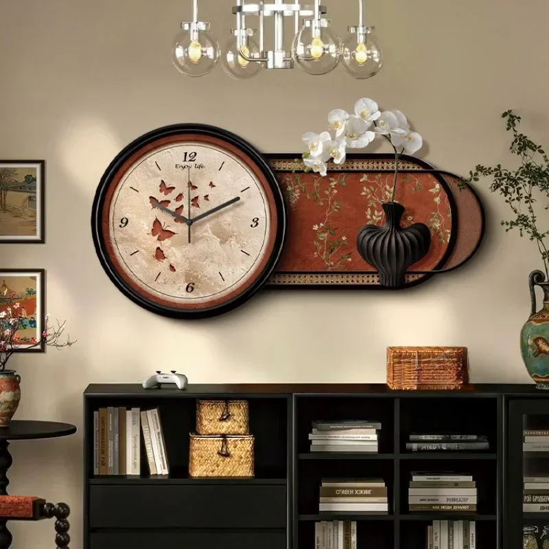 Middle ancient style restaurant with clock decoration painting, three-dimensional high-end feeling, retro clock hanging painting