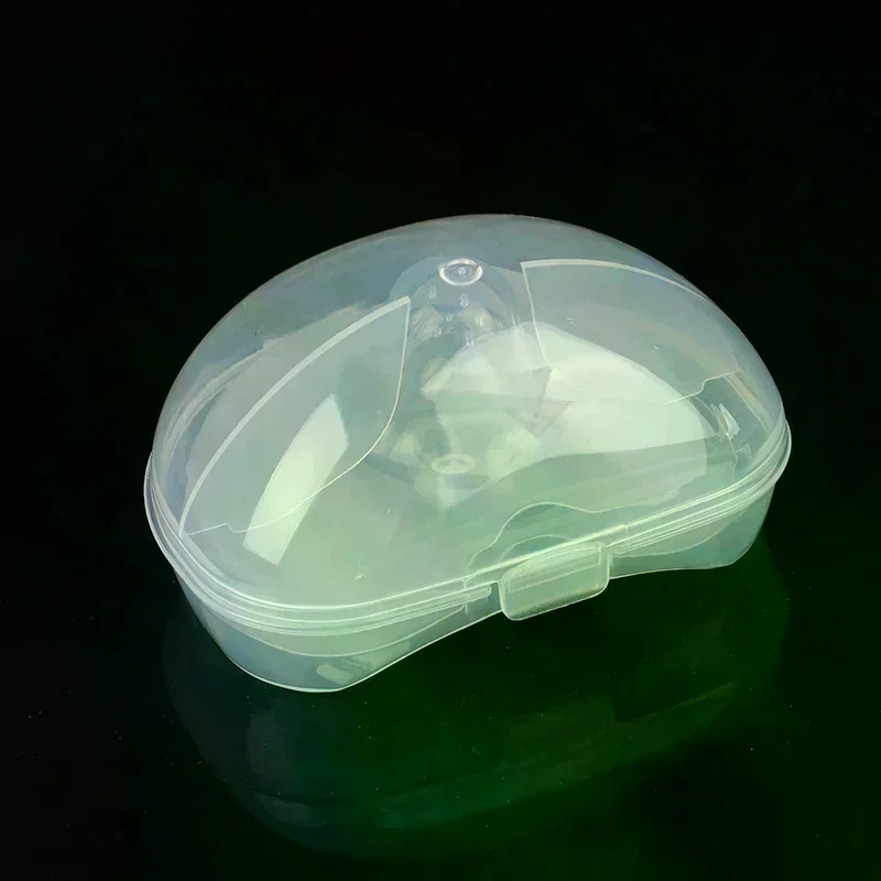 /GJ/Silicone Nipple Protectors Feeding Mothers Nipple  Protection Cover Breastfeeding with Clear Carrying Case 2pcs