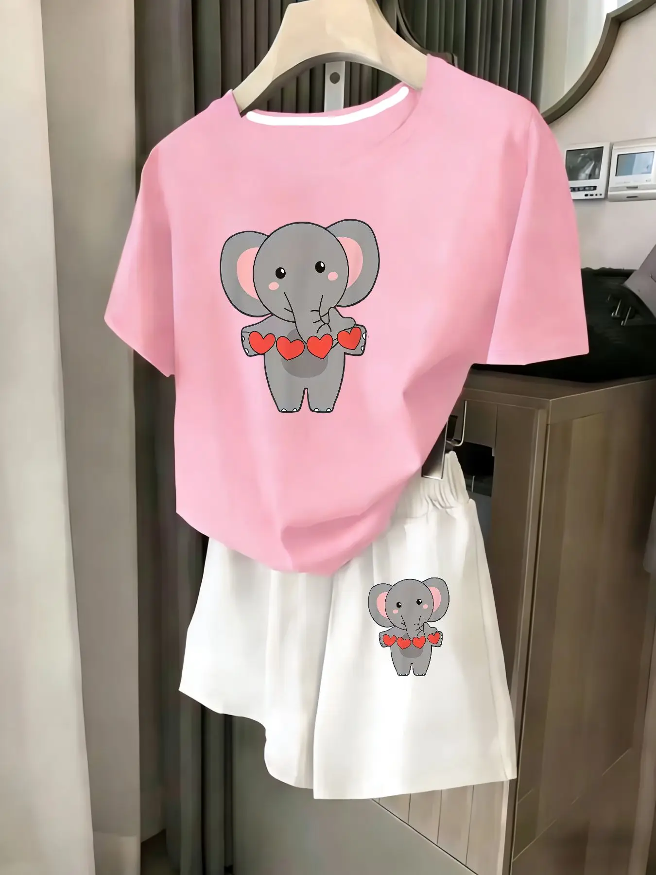 

Женский комплект из 2 предметов, летний комплект для пляжного отдыха, повседневная футболка с круглым вырезом и короткими рукавами, шорты с эластичной резинкой на талии, удобный костюм