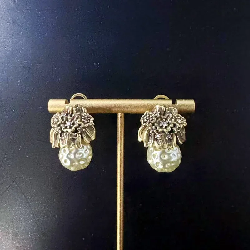 Medieval vintage flower special-shaped pearl stud earrings retro style old high-end earrings pearl medieval earrings
