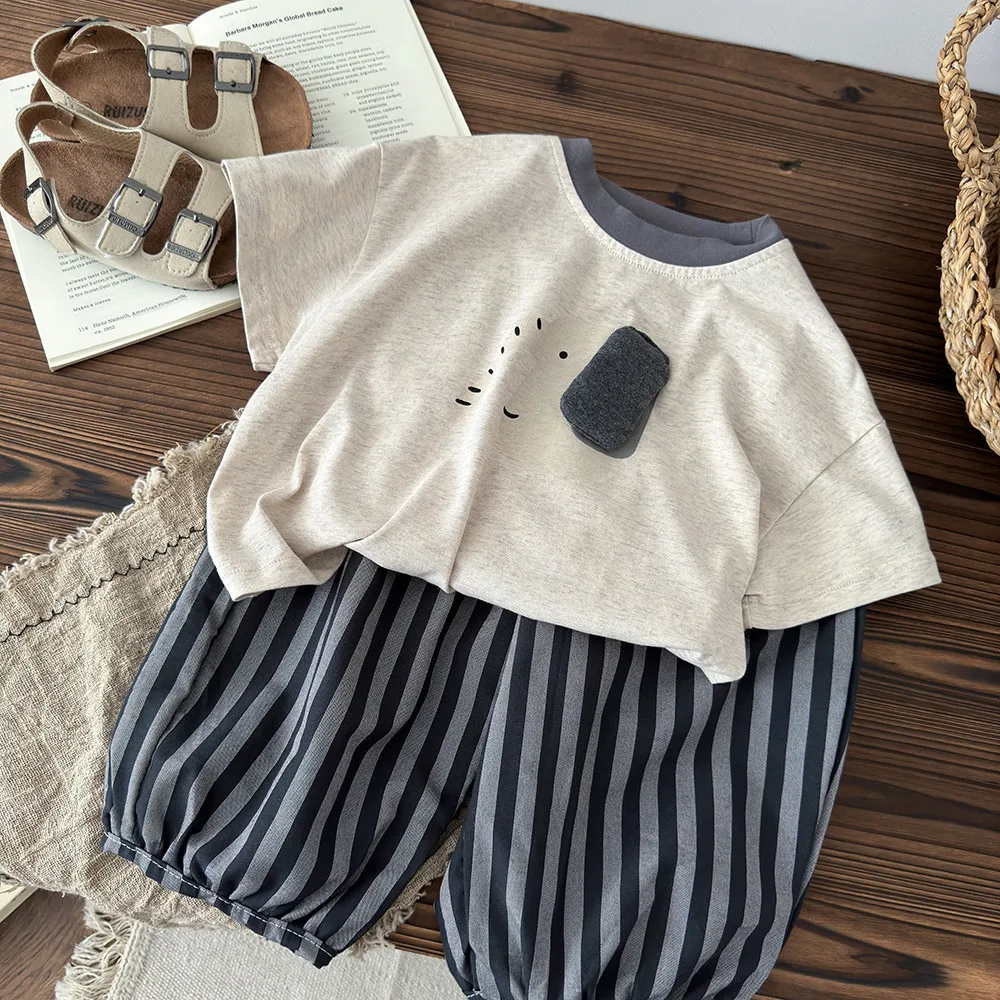

2025 New Boys' Summer Set Short Sleeve Top Cotton Striped Pants Casual Korean Handsome Two Piece Set