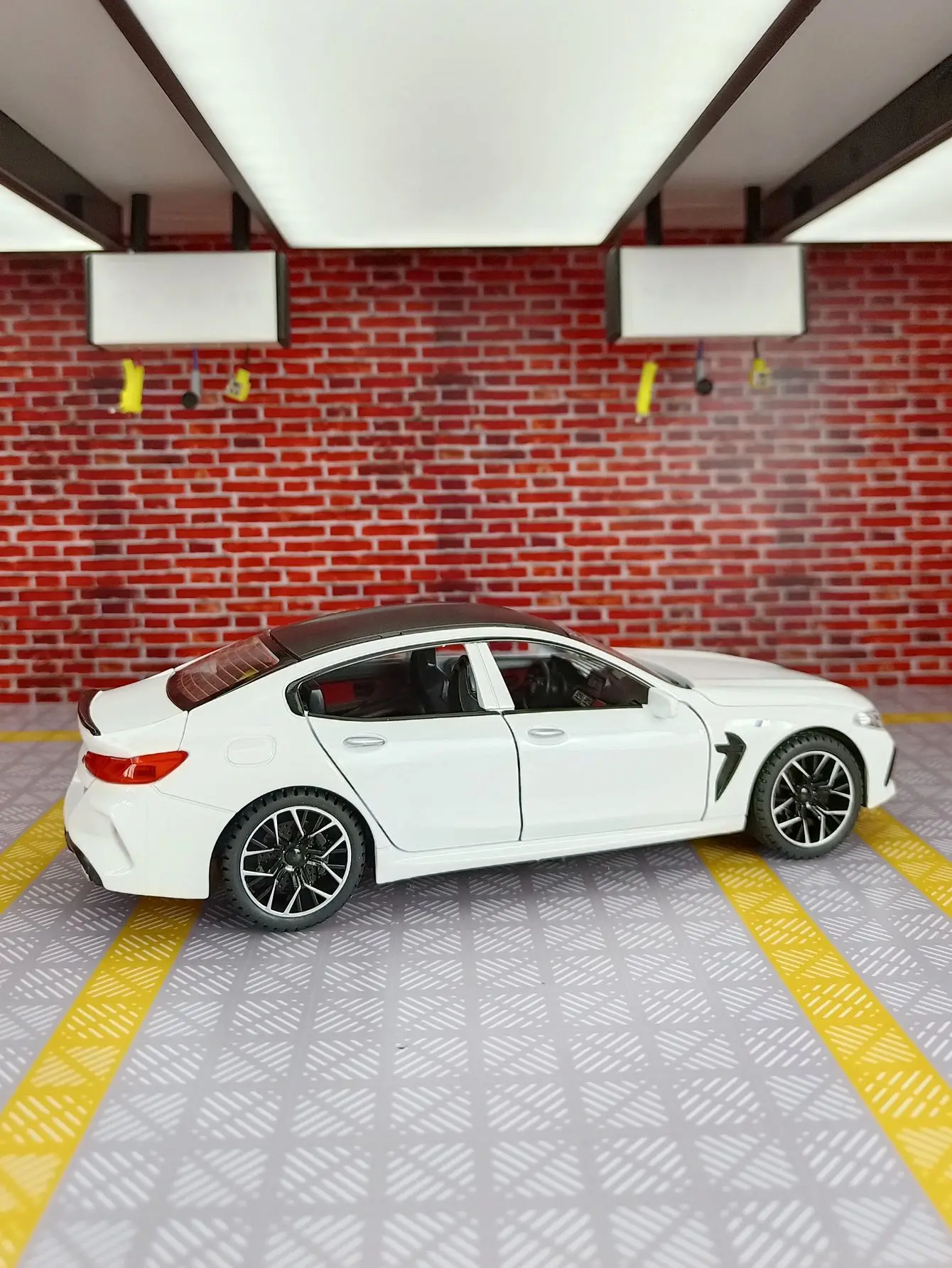 1:24 BMW M8 MH8 800 MANHART Alloy Car Model Diecast Metal Toy Vehicles Car Model Sound and Light High Simulation Kids Gift