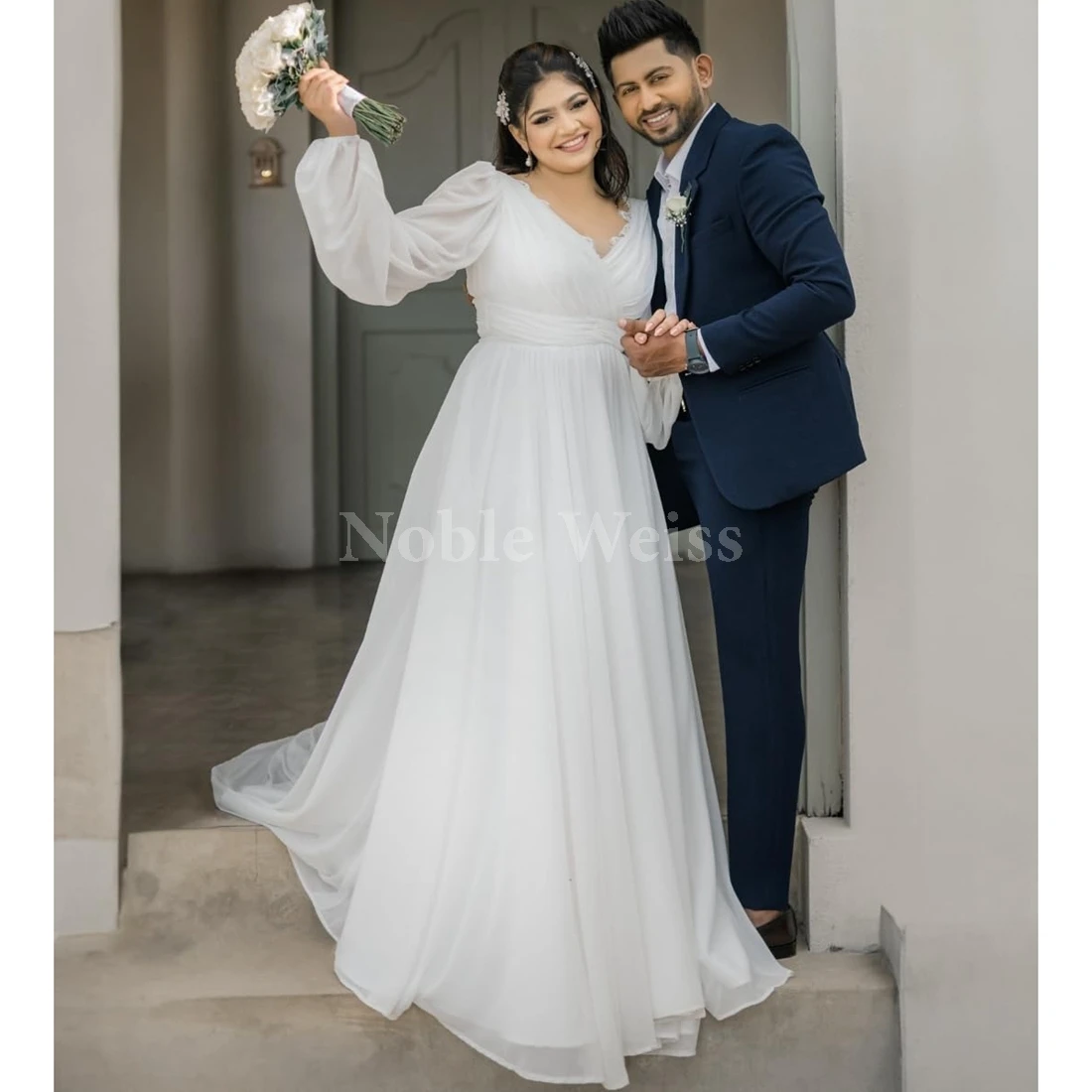 Preciosos vestidos de novia de gasa con cuello en V para novia, vestidos de boda de playa de encaje plisado de manga larga personalizados