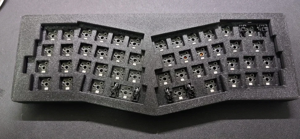 Imagem -05 - Kit de Teclado Mecânico Cyber Qmk Alice Personalizado Modo Único com Fio Rgb Hot-swap Junta Ergonômica Frasco para Injetáveis Design de Camadas 40