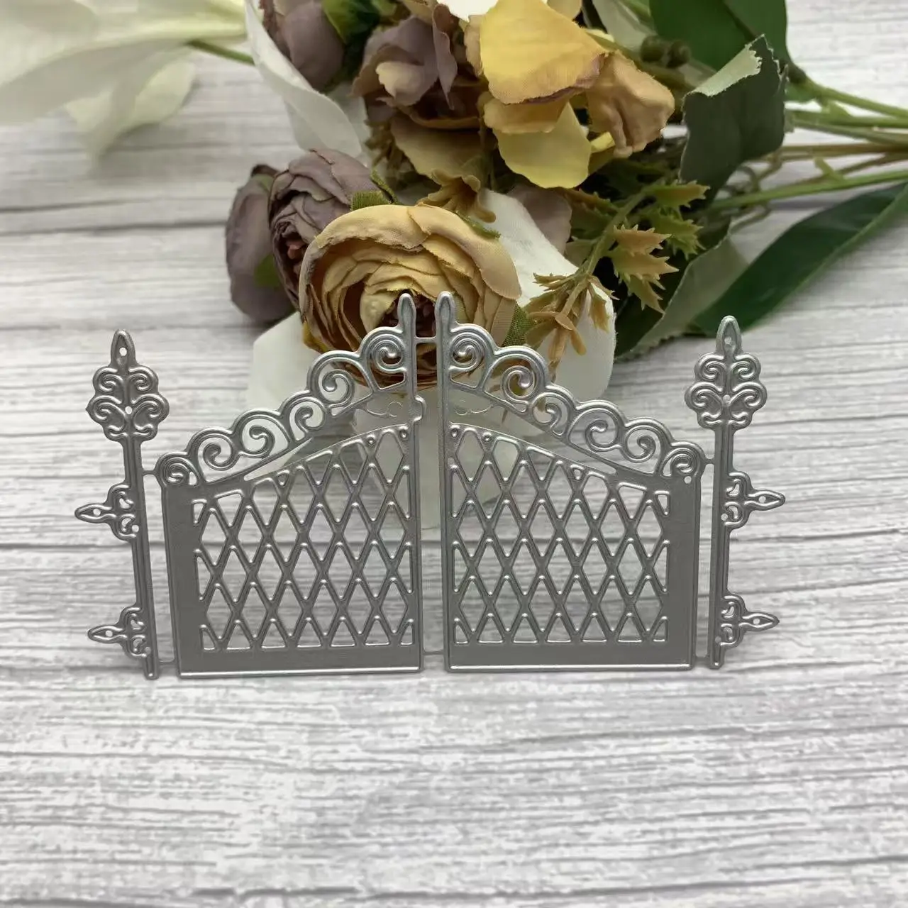 Vintage Europäische Geschnitzte Tor-Metallstanzformen Gartenbogen DIY Scrapbooking Karten Bastelstanzformen