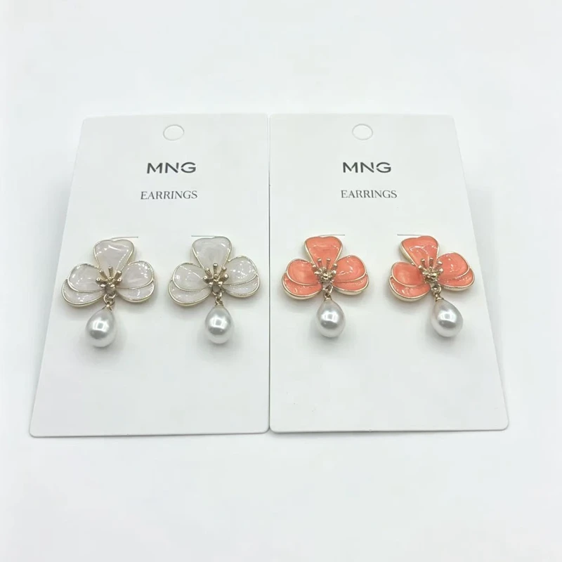 brincos-de-perola-com-flor-simples-e-delicada-elegantes-para-mulheres-joias-de-moda-versateis-em-liga-prata-banhada-ouro-ba