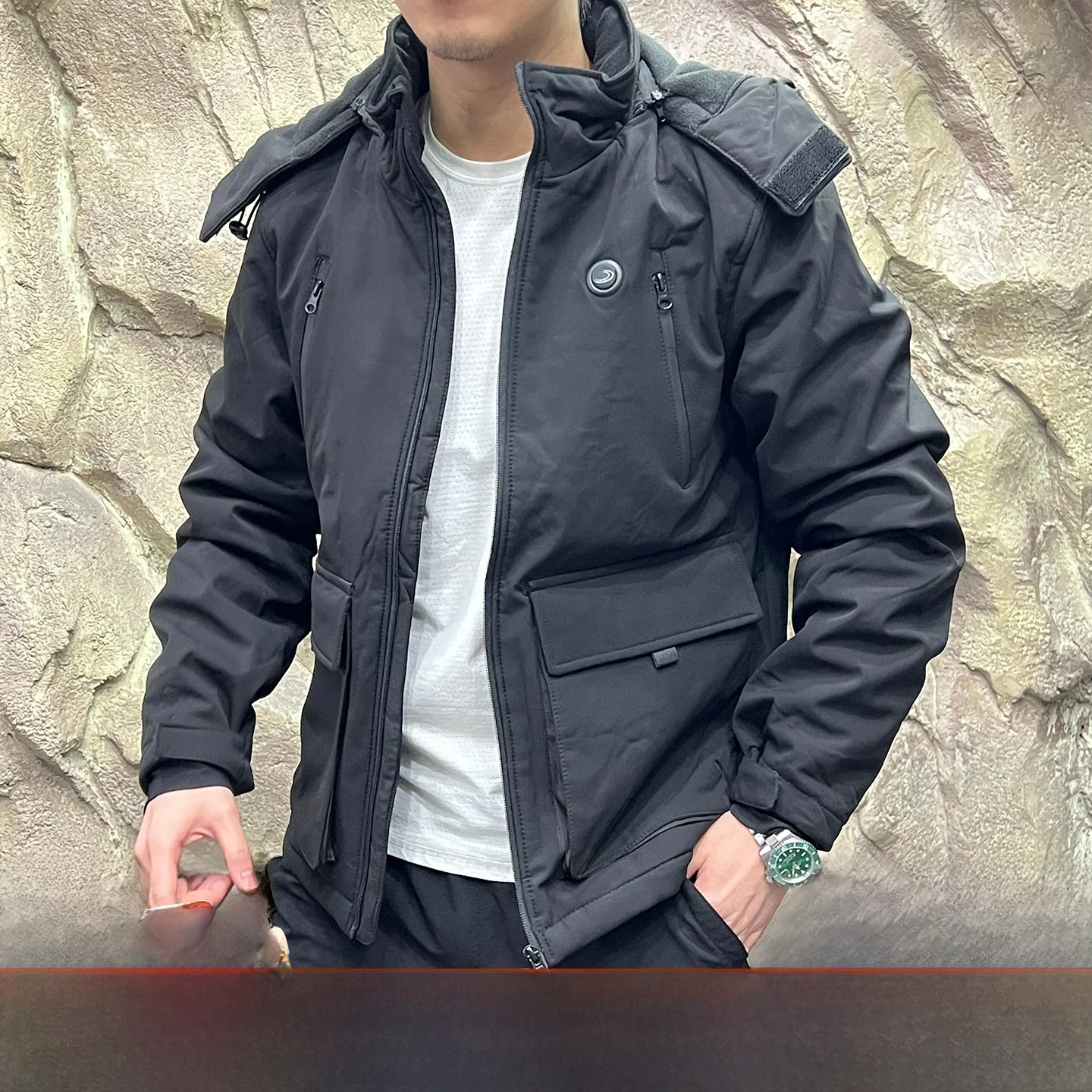 เสื้อแจ็คเก็ตผ้าฝ้ายอุ่นพร้อมฮู้ด ขนาดใหญ่ ให้ความอบอุ่นสำหรับฤดูหนาว เสื้อผ้าลำลองผู้ชาย ทรงพอดีตัว ผลิตจากเส้นใยโพลีเอสเตอร์ แขนยาว