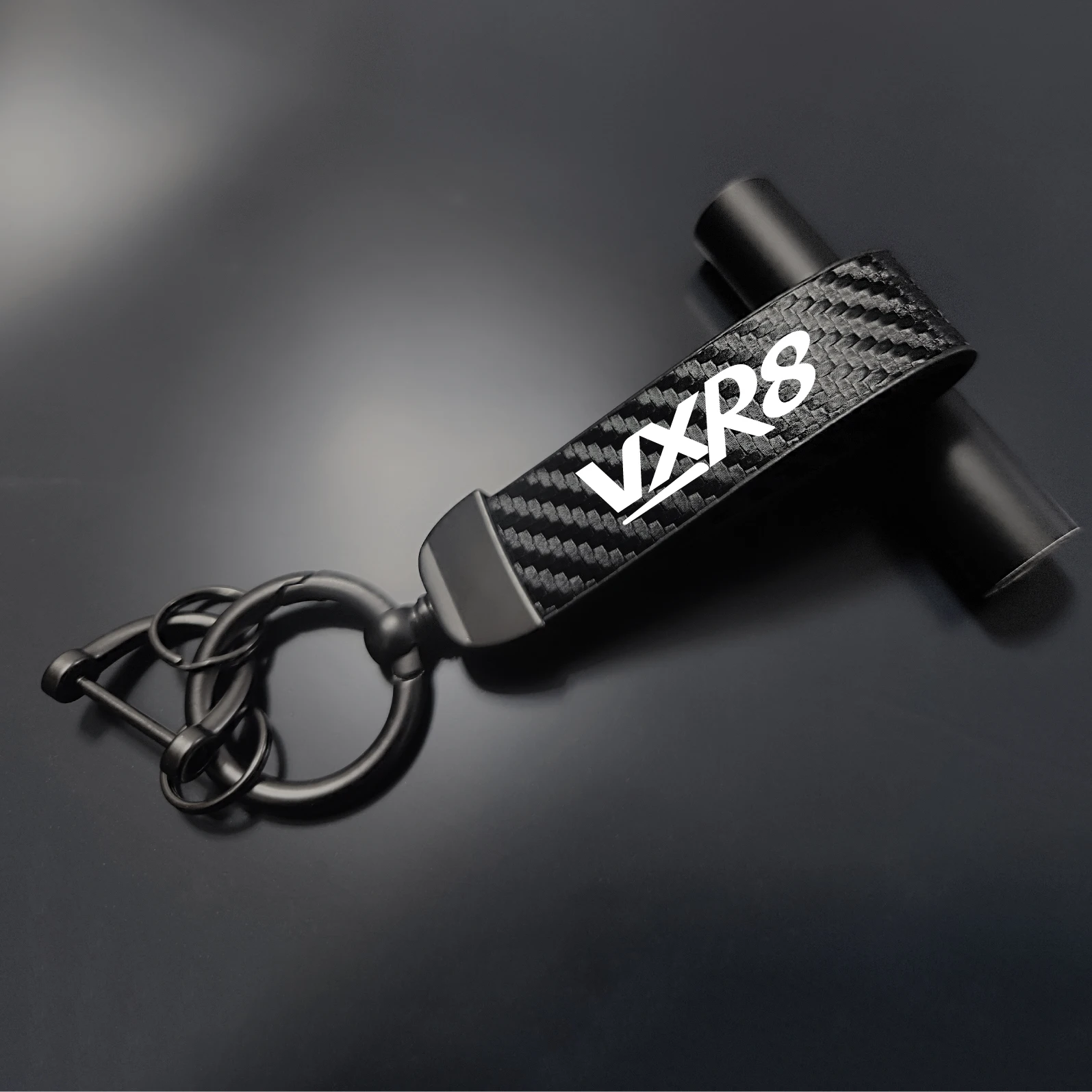 

1pcs Car 360 Degree Rotating Leather Keychain Carbon Fiber Zinc Alloy Keyring For Vivaro Vxr8 Agila Antara Movano Auto Accessory