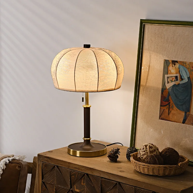 

Bedroom retro desk lamp French antique American crown study master bedroom bedside high-end designer new model