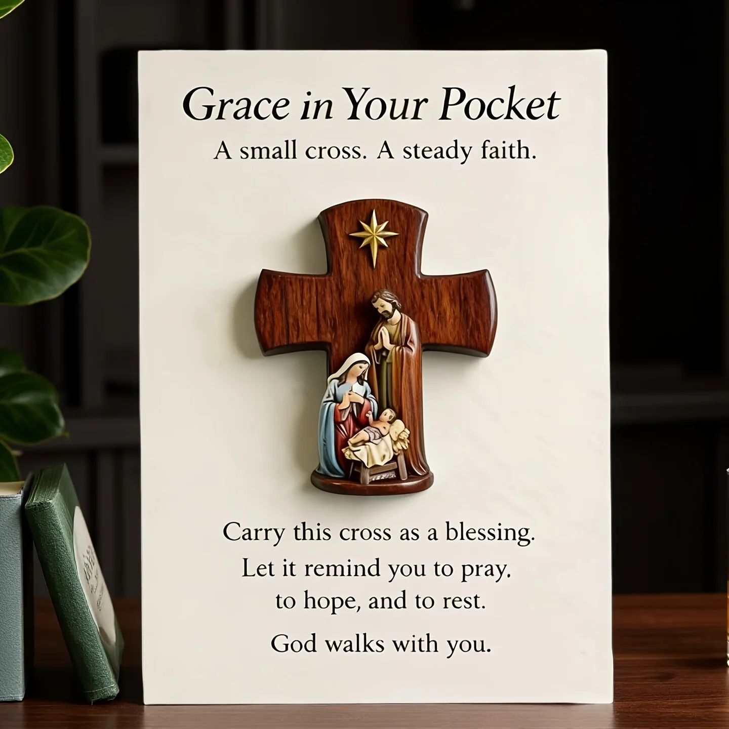 Carte de prière et statue de la Croix de Jésus : une statue de la Vierge Marie, de Joseph et de Jésus sur la croix avec une carte de prière. Cartes d'encouragement émotionnel adaptées aux cadeaux de prière chrétienne. Cadeaux religieux en forme de croix