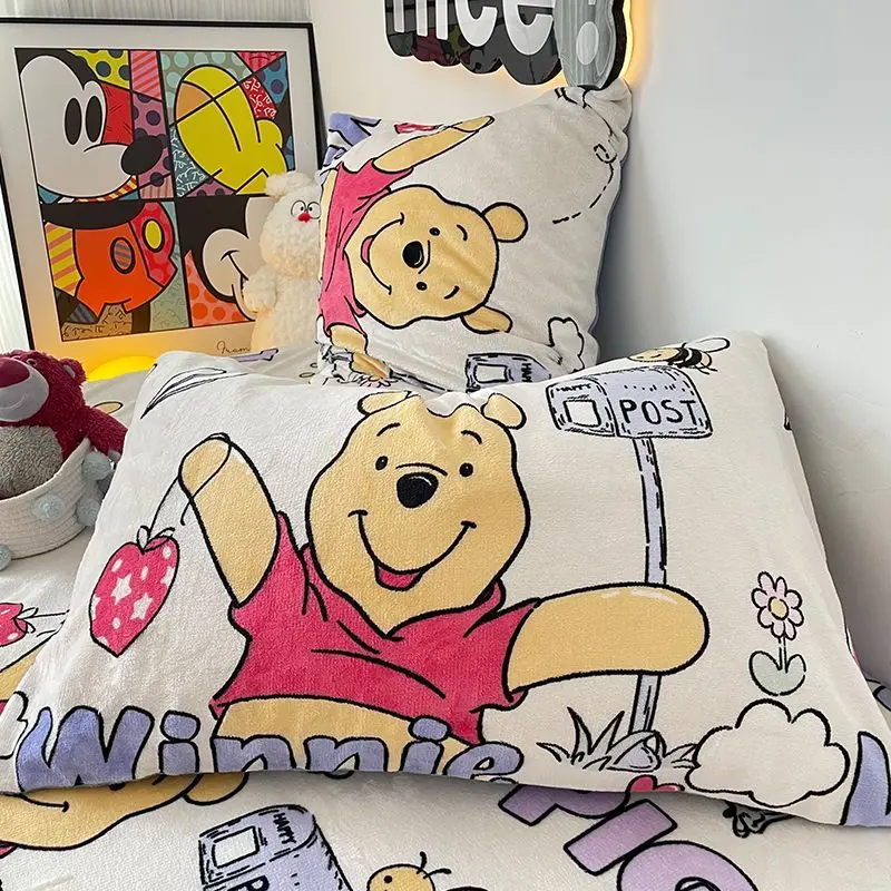 Federa in velluto corallo Cartoon Winnie The Pooh, accessori per la casa con motivo a punto anime Kawaii, regalo per federa morbida e spessa