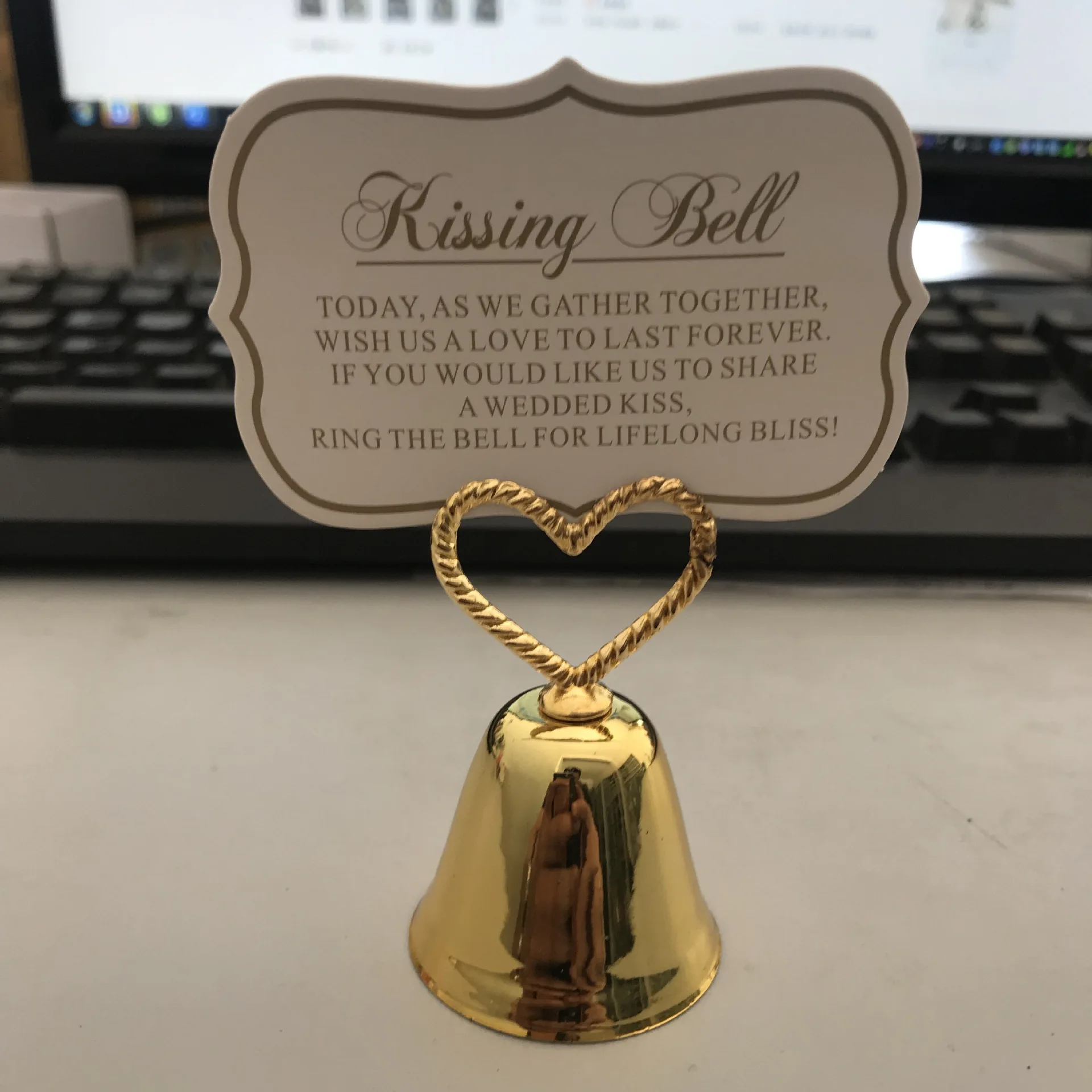 

500Pcs "Kissing Bell" Bell Place Card Holder Name Card Clips Photo Holders Wedding Table Decoration Favors Party Decor