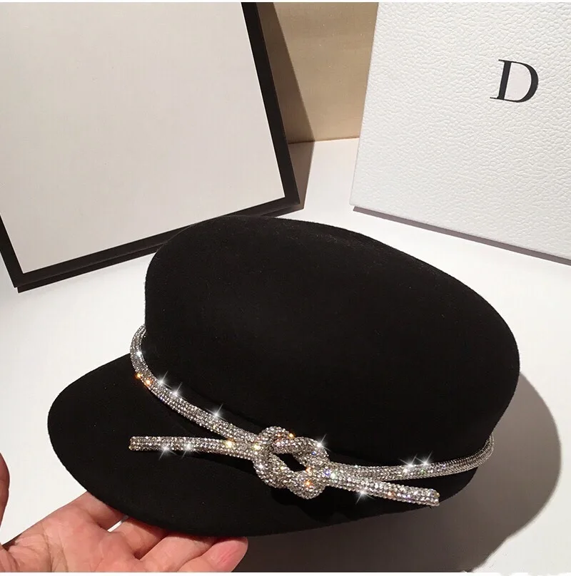 Fashionable Woolen Bowler Hat for Women Autumn/Winter British Vintage Riding Hat Rhinestone-Embellished Rider's Hat