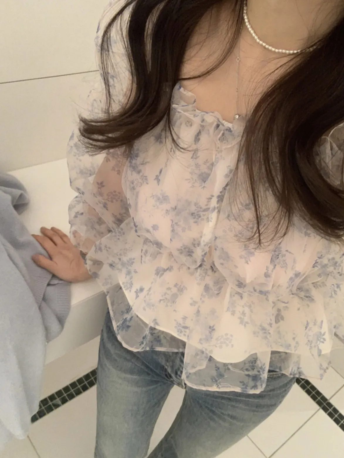 Bloemen verfraaid chiffon irt dames verzamelde oulderband taille-klinkend jong ogende semi-transparante Bubble Sve top