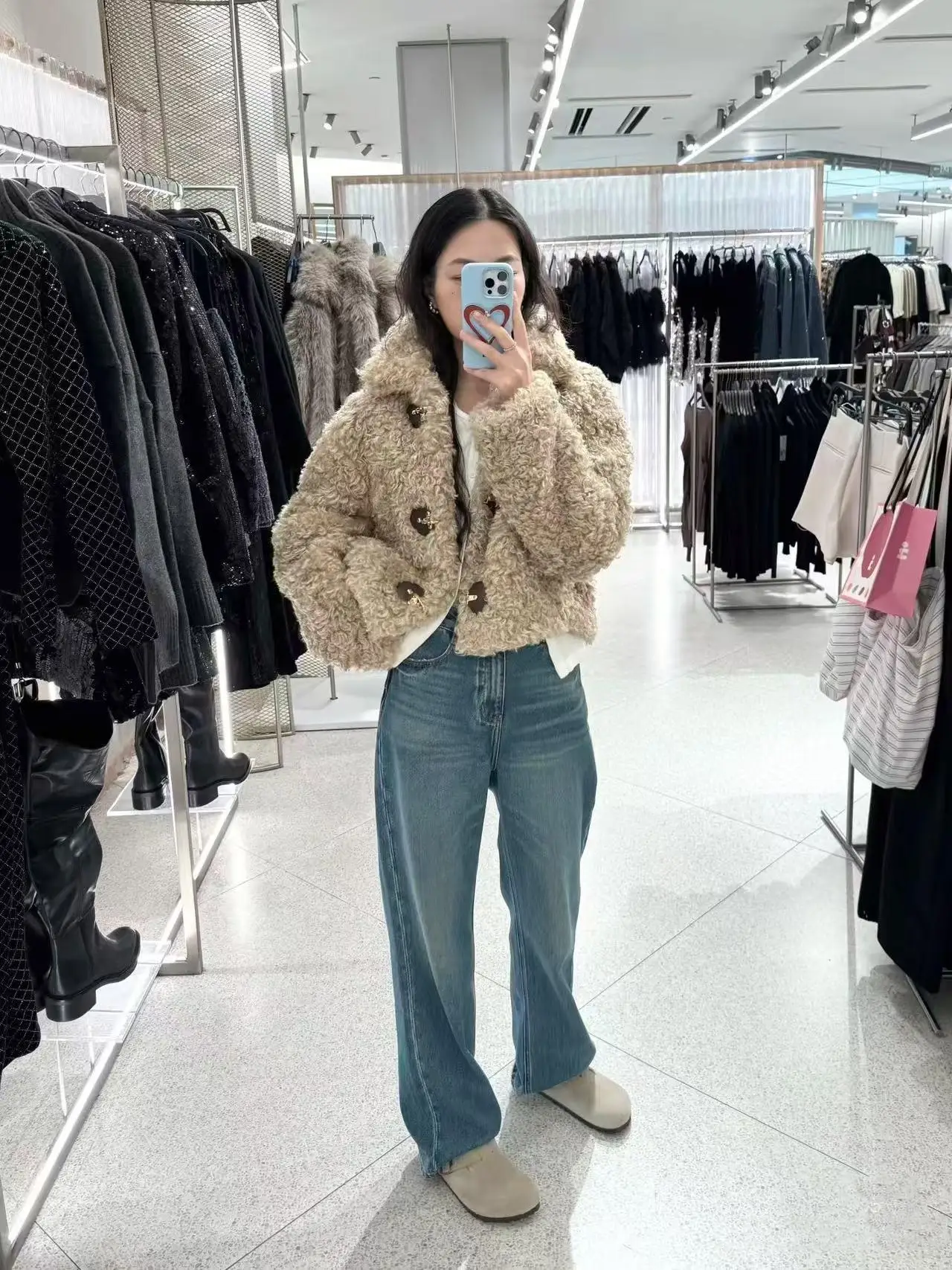 เสื้อโค้ทขนแกะสำหรับผู้หญิง คอลเลคชั่นฤดูใบไม้ร่วง-ฤดูหนาว รุ่นใหม่ล่าสุด ทรงหลวม สไตล์ลำลอง บุขนแกะ แขนยาว ผ้าโพลีเอสเตอร์