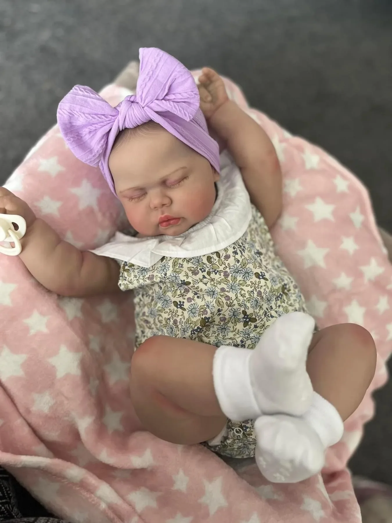 24-calowy pickle realistyczna lalka Reborn Baby Doll maluch noworodka lalka miękka w dotyku 3D skóra artystyczna lalka z ręcznie malowanymi włosami