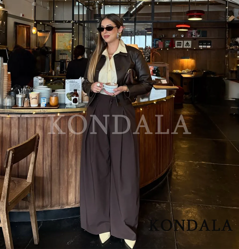 KONDALA Pendolarismo Casual Pantaloni a gamba larga Donna Elegante Chic Pantaloni a pieghe a righe 2026 Pantaloni alla moda di High Street moda primaverile