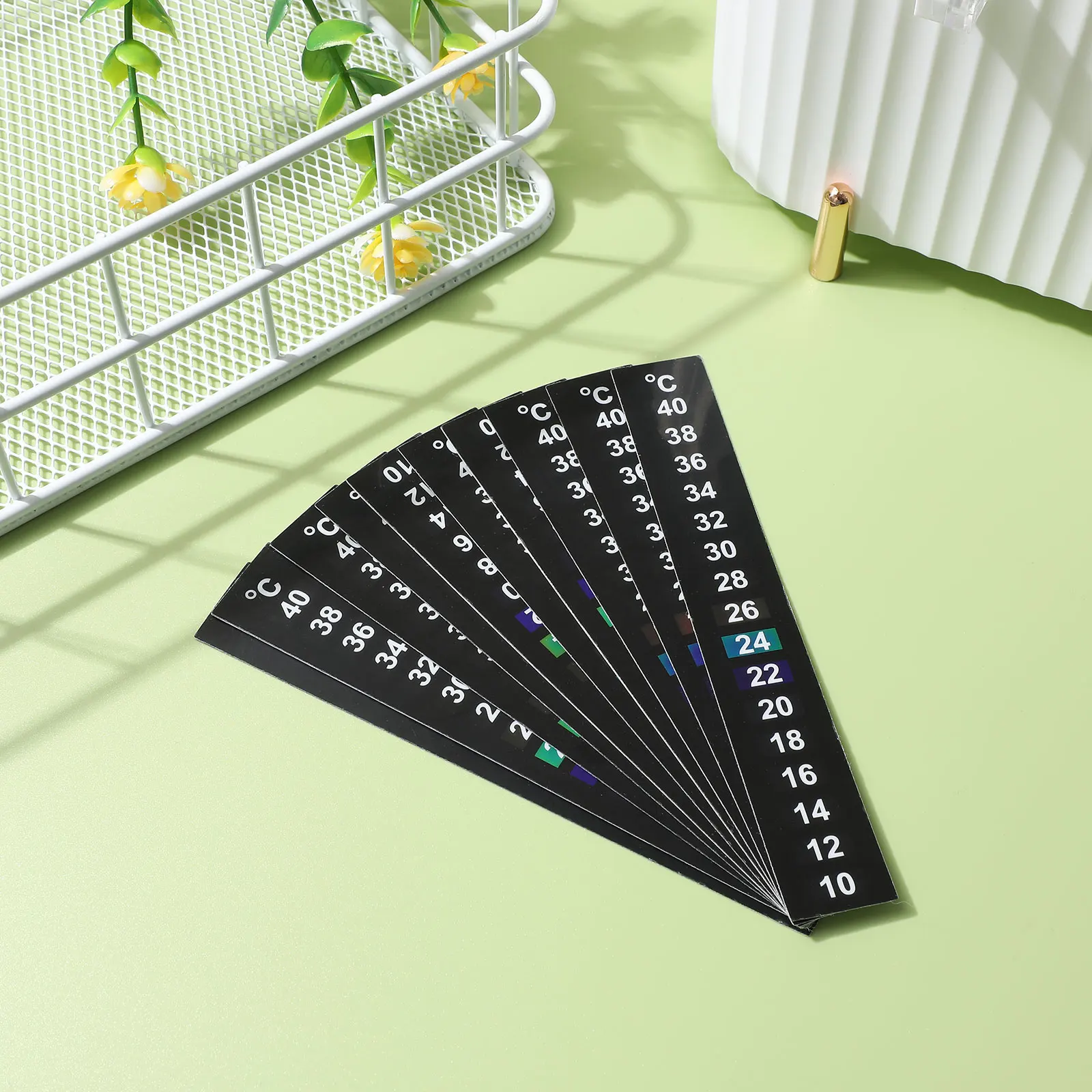 

Thermometer Sticker Strip for Aquarium Fish -34 Degree Easy Read Temperature Indicator Digital Monitor Beer Pet