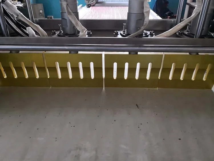 قاطعة بالموجات فوق الصوتية لقطع البسكويت والكعك